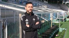 M�chel en el estadio de A Malata donde ma�ana volver� a sentarse en el banquillo casi una d�cada despu�s. 