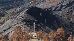 Captura de un vdeo de Naturgy que recoge la reconstruccin de un tendido quemado en Cereixido (Quiroga)