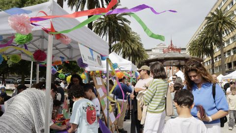 Mercado de cooperativas escolares del proyecto Semente, este viernes en los jardines de M�ndez N��ez 