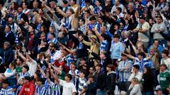 Aficionados del Deportivo en Riazor durante un partido de la pasada temporada