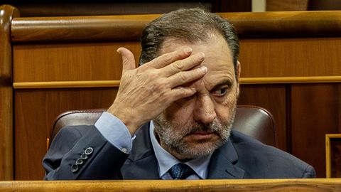 El diputado Jos� Luis �balos durante una sesi�n plenaria en el Congreso de los Diputados, a 21 de octubre de 2025, en Madrid (Espa�a).