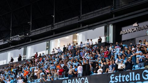 Aficionados del Celta Fortuna, en Tribuna durante el partido ante el Eibar; tambi�n se abieron R�o Bajo y Marcador Bajo.