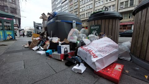 Basura acumulada en la zona de A Gaiteira en el conflicto de la limpieza de A Coru�a
