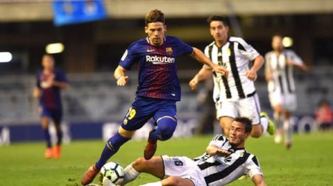 Christian Fernandez Horizontal.Christian Fernandez realiza una entrada durante el partido