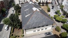 El edificio de la antigua casa de socorro linda con la avenida de Galicia y con la calle Otero Pedrayo