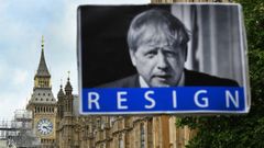 Cartel pidiendo la dimisin de Boris Johnson, este lunes, en el exterior del Parlamento britnico