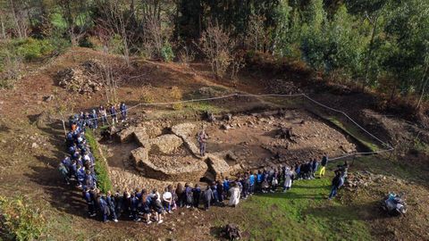 Los escolares de la Compaa visitaron el castro divididos en varios grupos