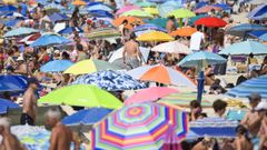 Playa de Silgar, en Sanxenxo, repleta de gente