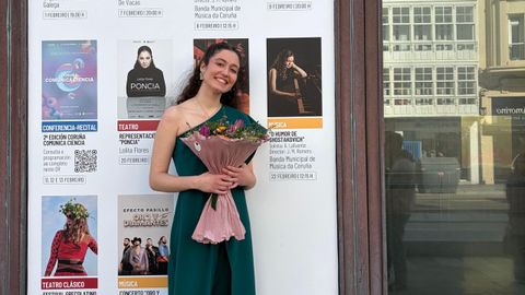 Andrea Lafuente, el d�a de su debut como solista delante del Teatro Col�n de A Coru�a