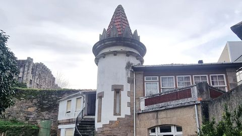 Palomar adosado a la portera del convento de las Salesas Reales, en Vigo