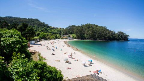 Aspecto que presentaba ayer la playa de Mogor, en Mar�n.