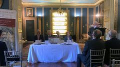 El duque de Alba, de pie a la derecha, en la presentaci�n en el palacio de Liria del libro sobre el s�ptimo conde de Lemos