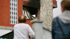 Un incendio arrasa un taller de reparaci�n de embarcaciones en Moa�a