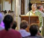 El cura Ram�n Barral ofici� ayer misa en el santuario.