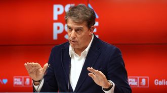 Jos Ramn Gmez Besteiro da explicaciones sobre el caso Tom en la sede del PSdeG en Santiago de Compostela