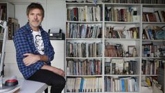 El autor Paco Roca en su estudio de Valencia.