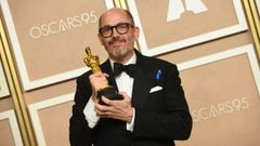 «Sin novedad en el frente», la película alemana dirigida por Edward Berger (en la imagen) se llevó cuatro premios: mejor fotografía (James Friend), mejor diseño de producción (Christian M. Goldbeck y Ernestine Hipper), mejor banda sonora (Volker Bertelmann) y mejor película internacional