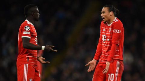 Sadio Man y Leroy San.Sadio Man y Leroy San, futbolistas del Bayern de Mnich, discuten sobre el campo