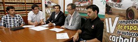 Iv�n Barreiro, Marcos Trigo, Ernesto Rumbo, Evencio Ferrero y Juan Puga en la presentaci�n de la carrera del nacional de Carballo.