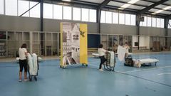 Las camas instaladas en el pabell�n de Oira empezaron a ser retiradas este martes