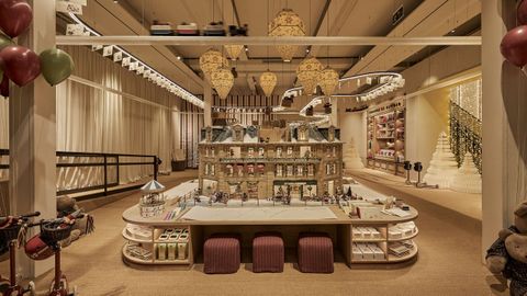 Espacio central donde los más pequeño pueden pintar o escribir la carta a los Reyes Magos o Papá Noel. 