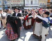 El alcalde fue uno de los participantes en el baile. 