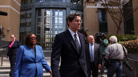Adam Mosseri a su entrada al juicio. Es el m�ximo responsable de Instagram desde 2018.