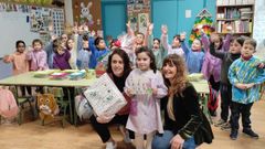 Entrega del premio de concurso de postales del Concello de Ourense a Ayshell Rodr�guez.