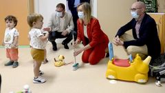 La conselleira de Pol�tica Social, Fabiola Garc�a, durante su visita a la escuela infantil de Santa Mar�a de Oza en A Coru�a