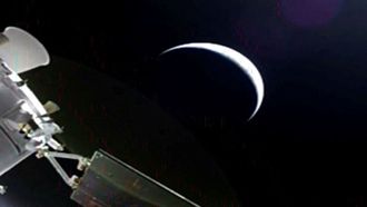 Imagen de la nave Orion encamin�ndose a la �rbita de la Luna