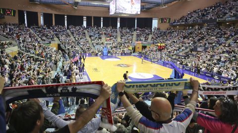 Aficionados del Monbus Obradoiro en Sar, en el derbi ante el COB