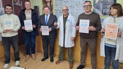 De izquierda a derecha, el concejal de Deportes, el alcalde, el subdelegado del Gobierno y los responsables del Centro &Oacute;ptico Candieira