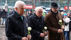 El alcalde de Múnich, Dieter Reiter, el presidente alemán, Frank Walter Steinmeier, y el primer ministro del estado de Baviera, Markus Soeder en una ofrenda floral tras el atentado.