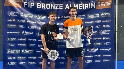 Iago Fuertes junto a Alejandro Garc�a tras conquistar el FIP Bronze