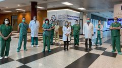 Equipo de cirug�a maxilofacial, con la gerente del CHUS, Elo�na N��ez.