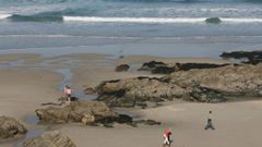 La playa de Fontela, en Barreiros, donde fueron rescatados del agua cuatro jvenes, en imagen de archivo