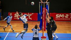 H�ctor Barro, a punto de rematar en el partido disputado en A Cachada.