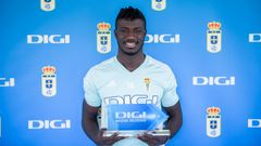 Obeng, con el premio al jugador m�s r�pido del mes de octubre en el Oviedo
