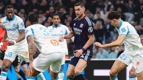 El Olympique de Lyon comenz� por delante ante el Marsella, pero cay� derrotado (3-2).