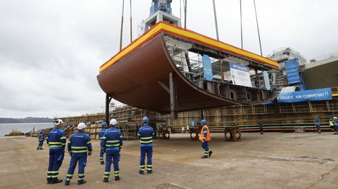 Trabajadores de Navantia en la ceremonia de puesta de quilla de la segunda fragata F-110 en el astillero de Ferrol