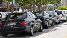 <span lang= es-es >A pintar doce veh�culos</span>. Solo seis de los dieciocho taxis de Baiona son blancos, as� que los dem�s tendr�n que pasar por el taller, aunque tienen un amplio margen de cuatro a�os para hacerlo. 