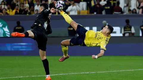 El jugador del Al Nassr,  Cristiano Ronaldo, marc� un gol de chilena al Al Khaleej.