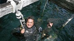 Ra�l P�rez aprendi� a bucear para poder sacar las botellas del fondo del mar