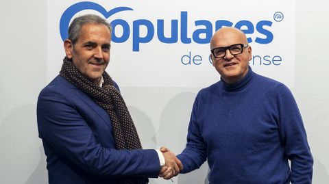 Lino Gonzlez, cabeza de lista del PP en  O Carballio para las elecciones municipales, y el presidente provincial del partido, Jos Manuel Baltar