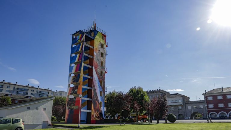 El mural de la torre ya est� terminado.