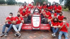Estudiantes de la Universidad de Oviedo durante la presentaci�n del monoplaza el�ctrico de competici�n que han dise�ado y construido para competir en Formula Student, la competici�n universitaria de monoplazas m�s consolidada en Europa