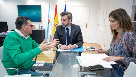 Diego Calvo con el alcalde de Carballeda de Avia, Luis Milia