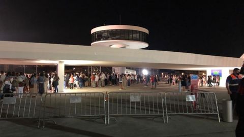 Personas en el Centro Niemeyer de Avils durante el concierto de la cantante Aitana