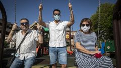 Salvador, Iv�n y Mar�a Luisa en la plaza de Galicia boirense
