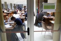 La biblioteca del campus sur se llena de estudiantes desde primera hora de la ma�ana. 
